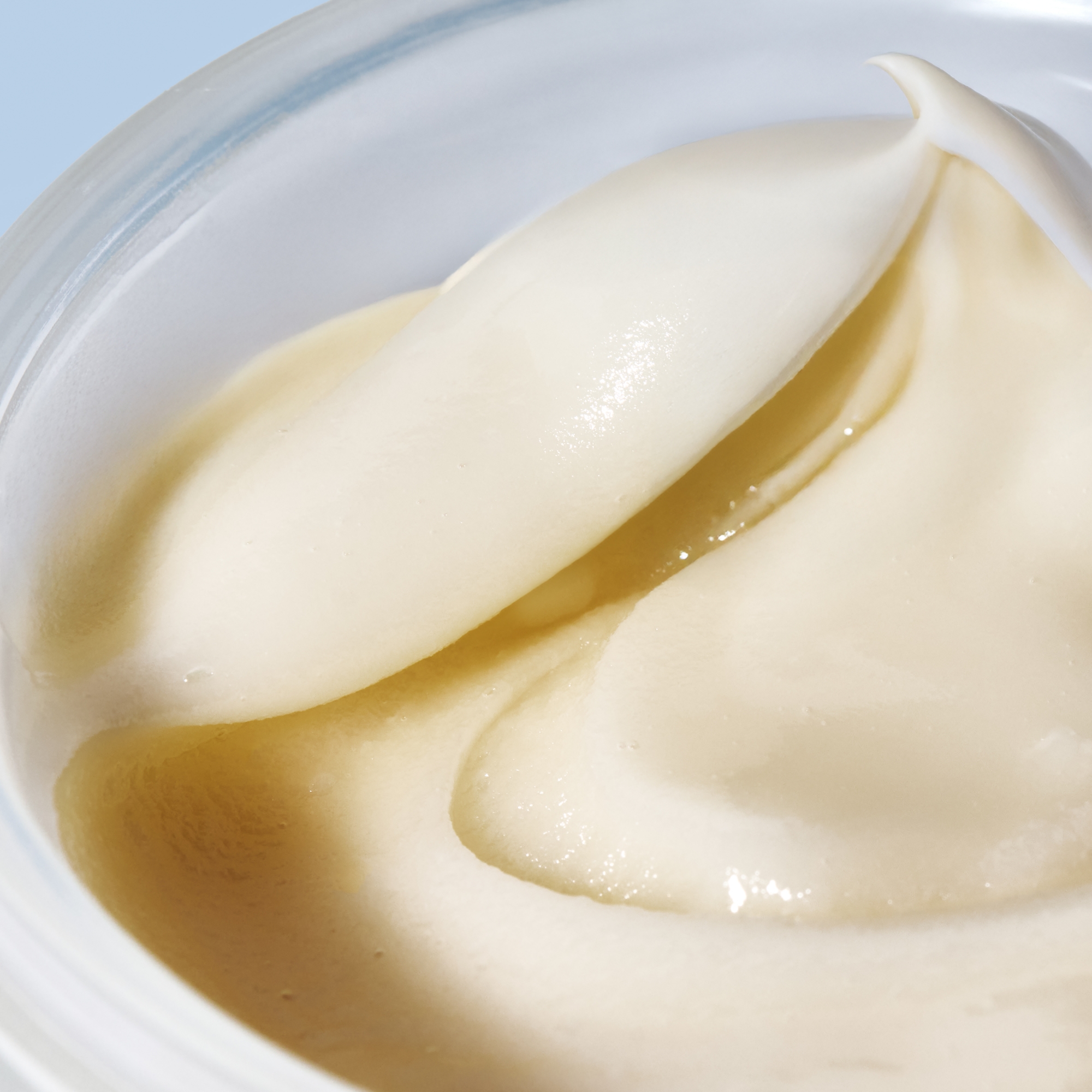 Textura čisticího balzámu RMS Beauty Coconut Clean zblízka